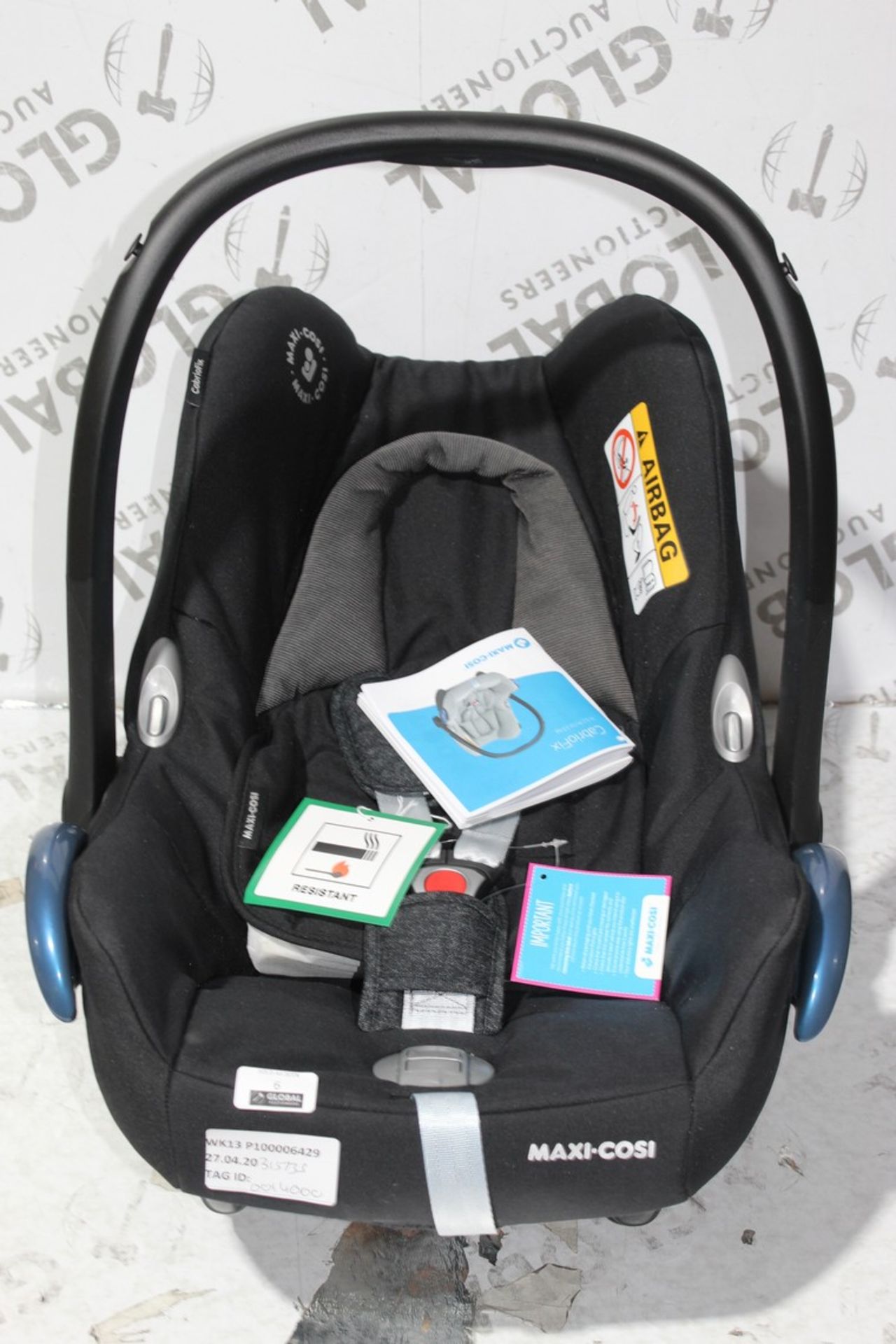 Boxed Maxi Cosy Cabrio Fix in Car Kids Safety Seat