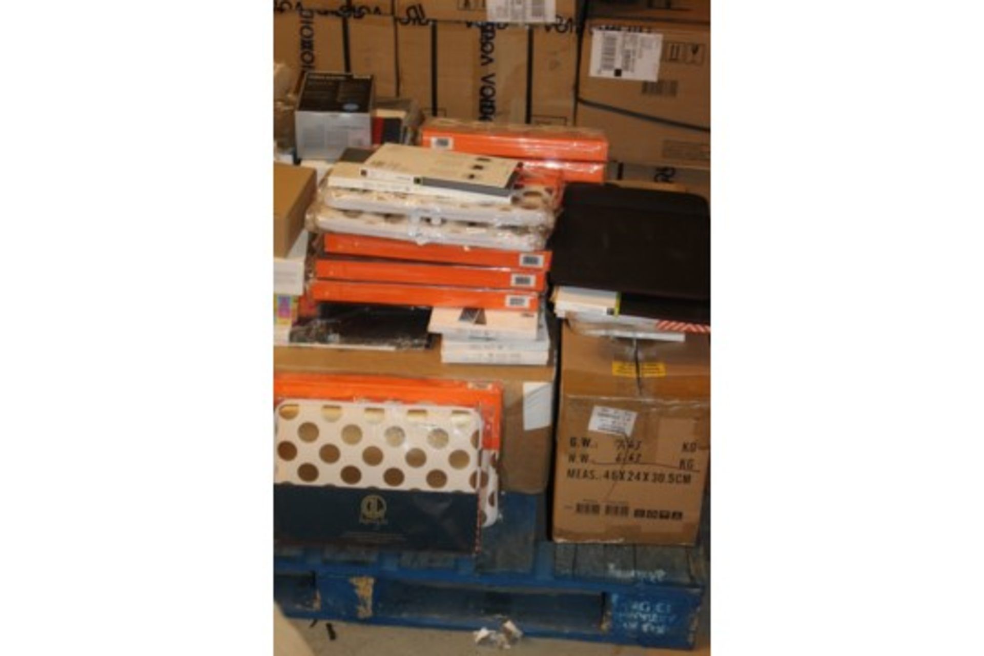 Pallet To Contain A Vast Quantity Of Brand New Assorted Mobile Phone And Tech Accessories Perfect - Image 3 of 4