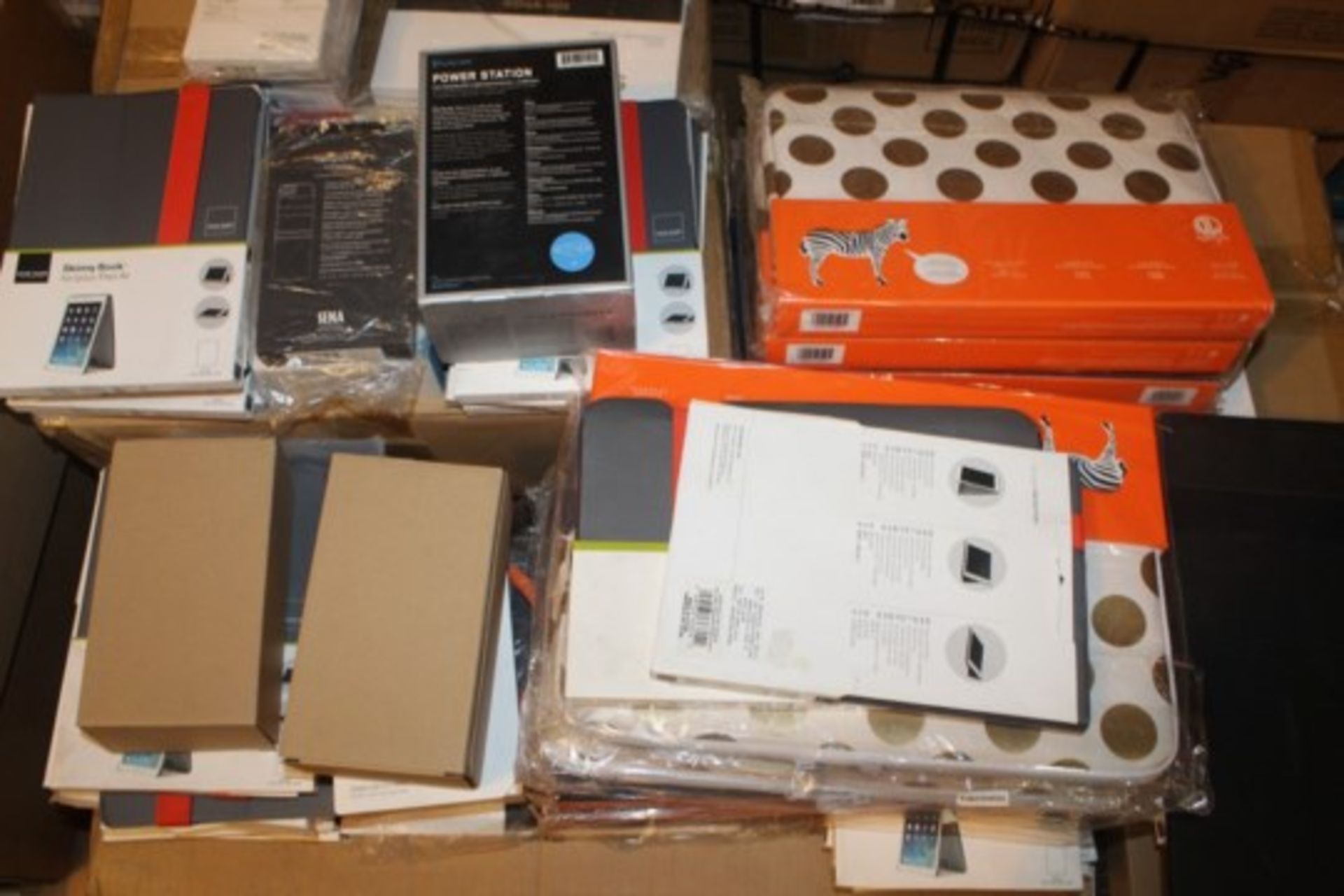 Pallet To Contain A Vast Quantity Of Brand New Assorted Mobile Phone And Tech Accessories Perfect - Image 4 of 4