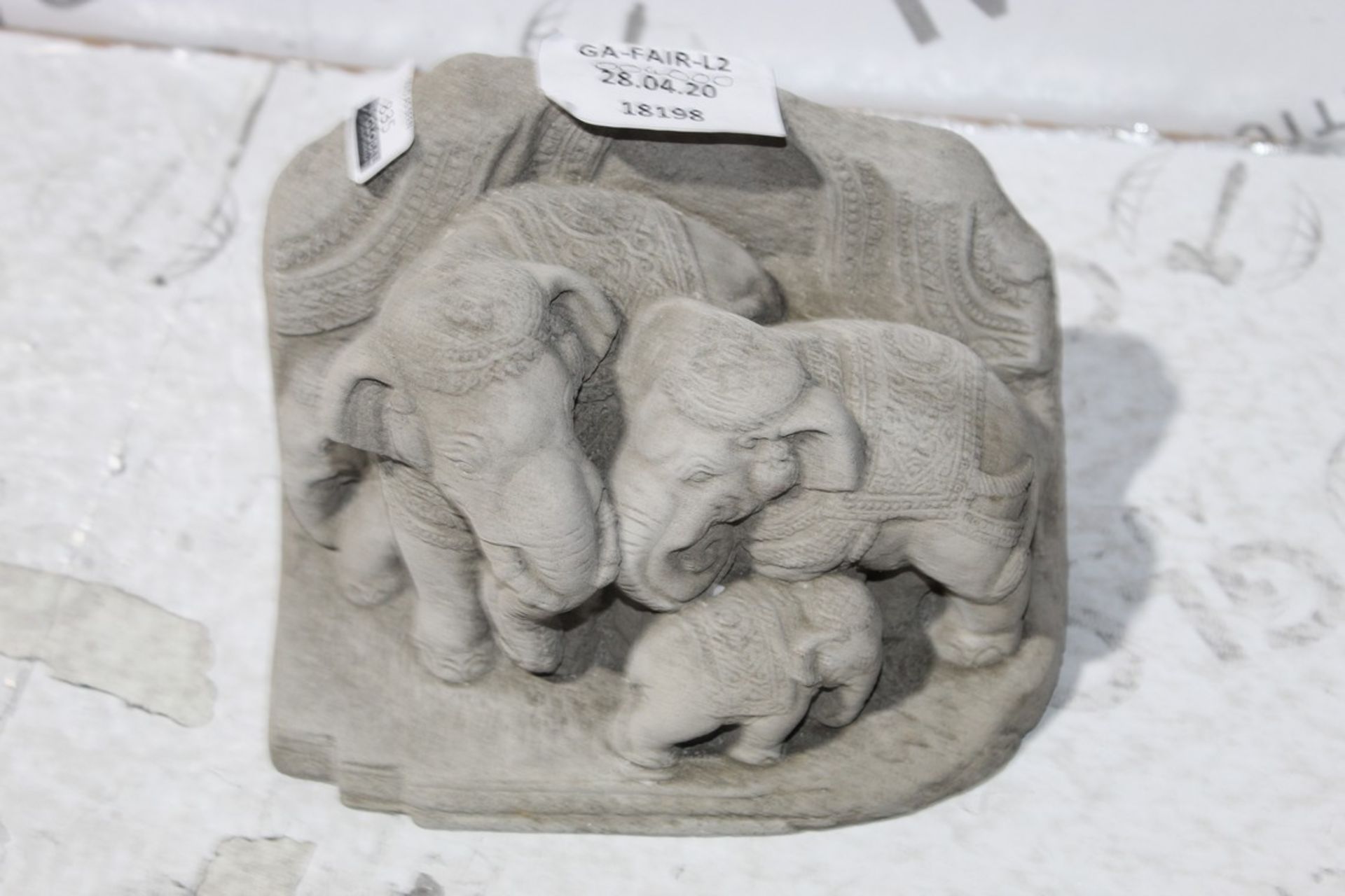 Elephant Family Concret Statue RRP £50 (Pictures Are For Illustration Purposes Only) (Appraisals