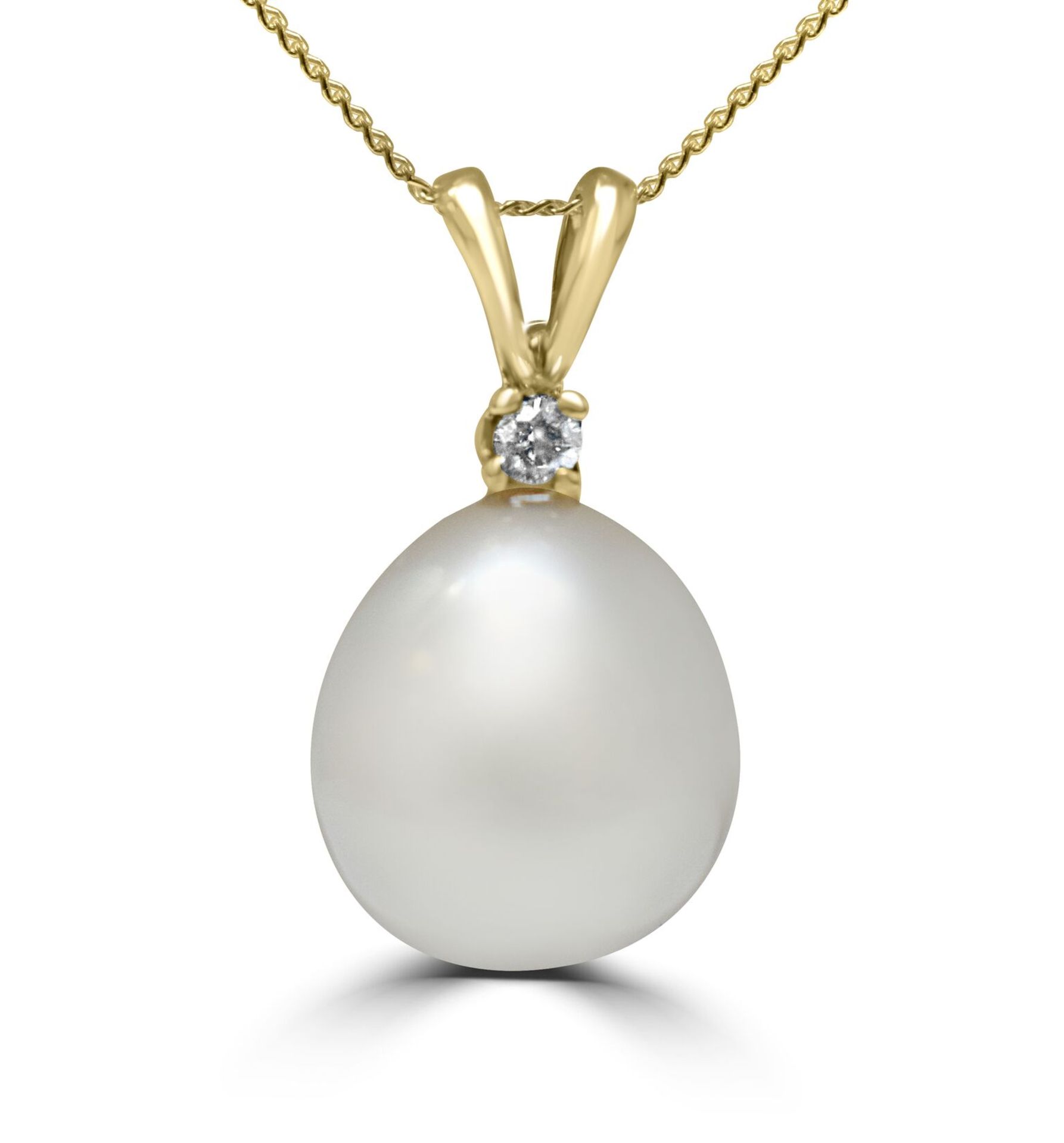 Pearl and Diamond Pendant with yellow gold chain