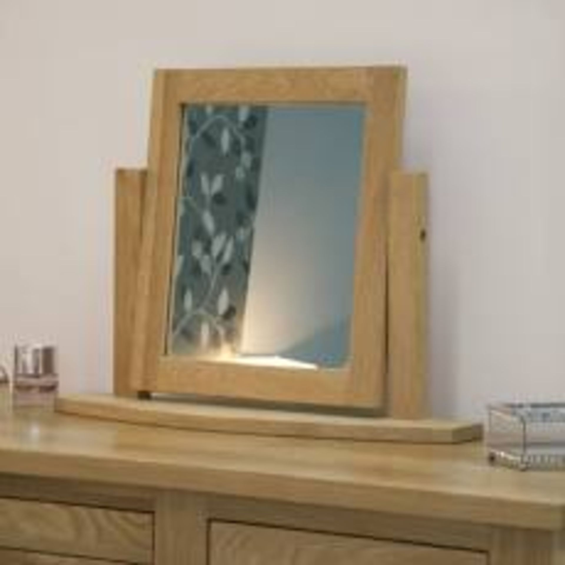 Boxed Geo Small Mounted Dressing Table Mirror RRP £60 (Appraisals Available On Request)(Pictures For