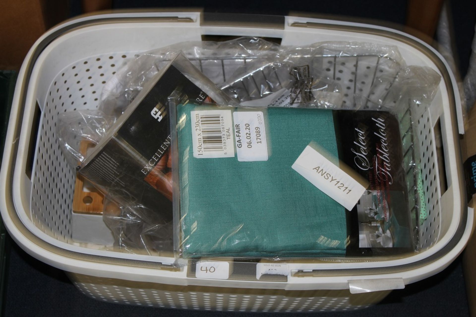 Lot To Contain 8 Assorted Items To Include Wash Baskets, Chocolate Fondue Sets, Toothbrush