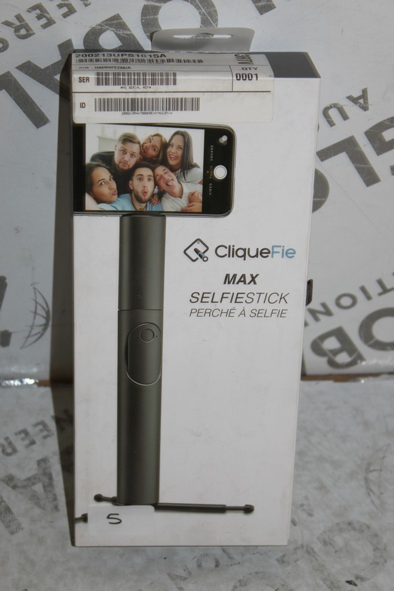 Boxed Cliquefie Max Selfie Sticks Combined RRP £150 (Untested Customer Returns)(Pictures Are For