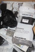 Lot to Contain 30 Brand New Pairs of Rain Shoe Covers Combined £200 (Appraisals Are Available On