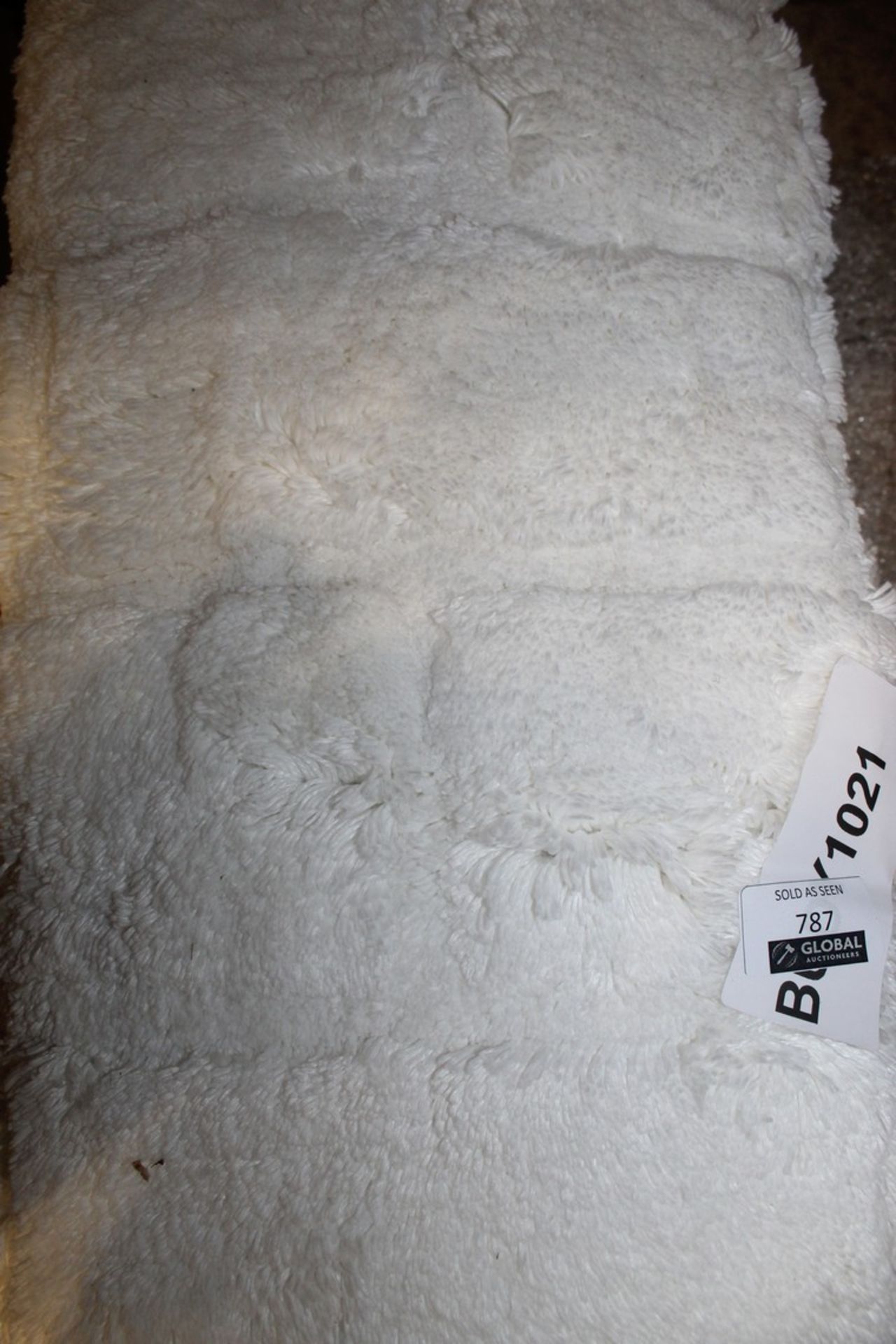 Lot to Contain 3 Assorted Super Absorbent Bath Mats Combined RRP £90 (12800) (Appraisals Are
