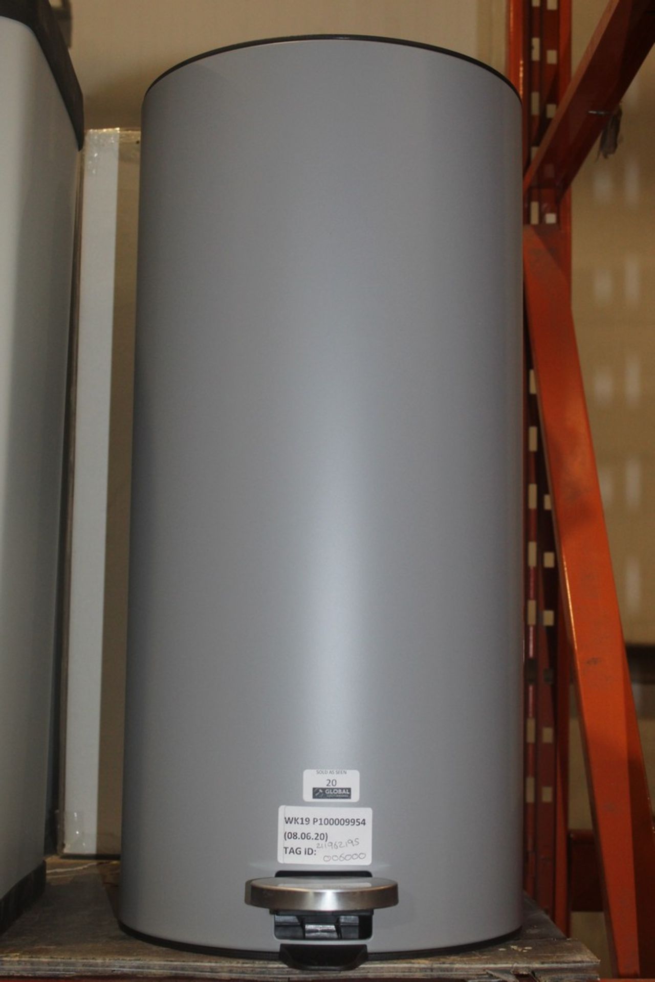 Boxed 30 Litre Powder Coated Pedal Bin in Matt Grey RRP £60 (211962195) (Pictures Are For