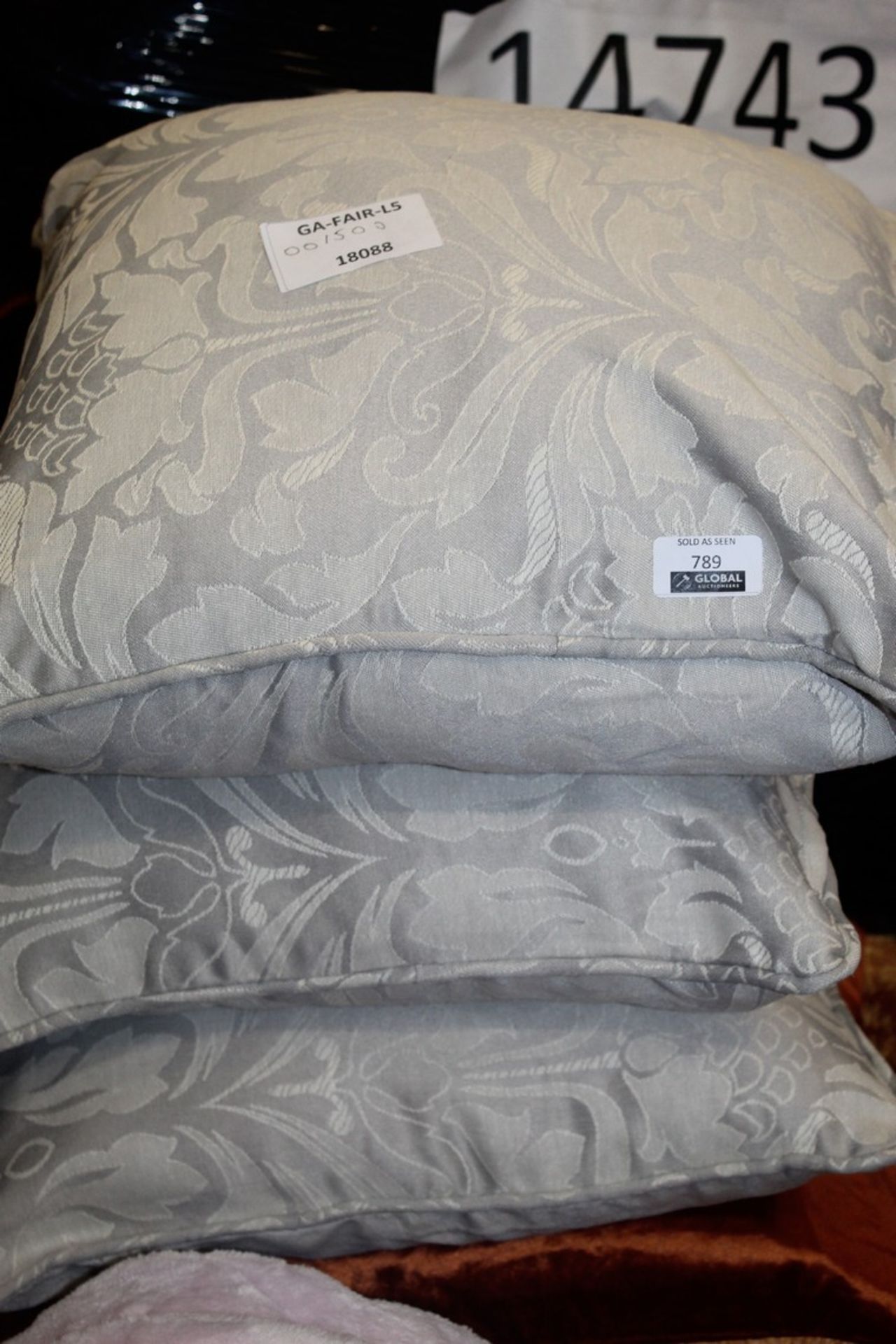 Lot To Contain 6 Assorted Pillows From Gallery Home And Fusion Combined RRP £150 (Pictures For