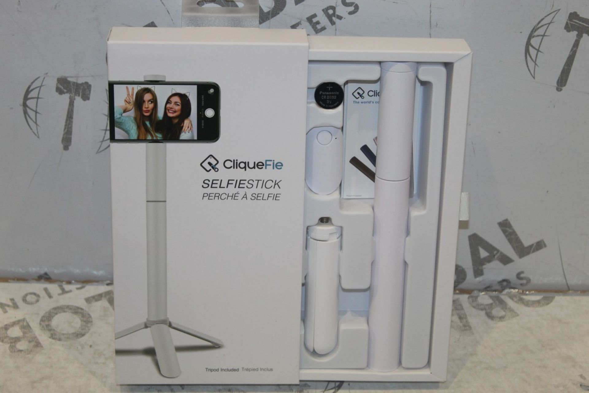 Boxed Cliquefie Selfie Sticks In White RRP £35 Eac