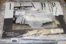 Bagged Luxor King-size 230x250cm Bed Set to Include Bedspread and Pillow Cases RRP £65 (Appraisals