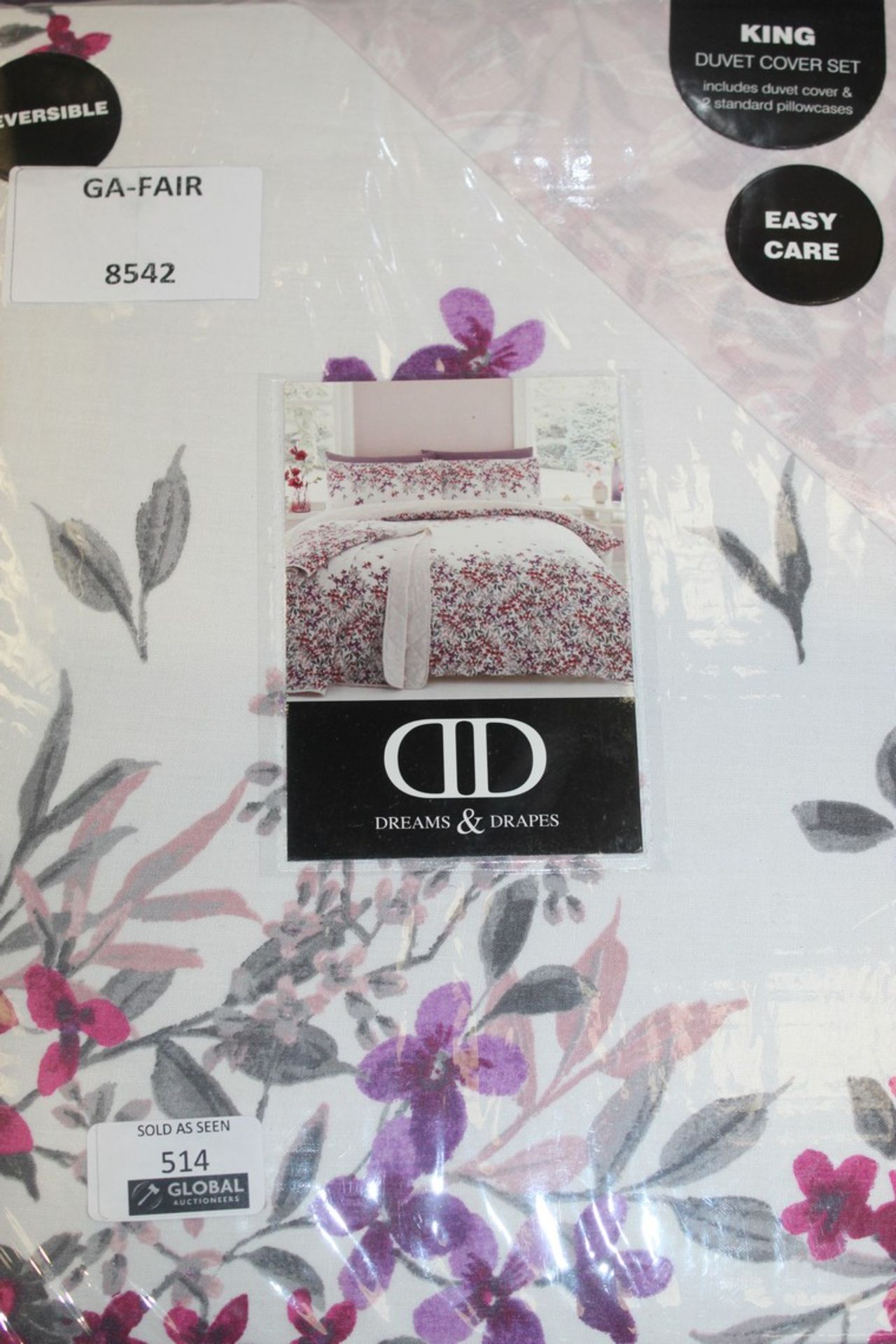 Lot to Contain 2 Assorted Items to Include Dreams and Drapes Double Duvet Set and Gaveno Cavallia