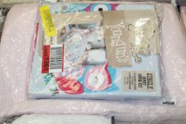 Lot to Contain 2 Assorted Bedding Items to Include a Young Un's Single Duvet Cove3r Set and Pink
