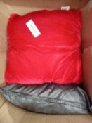 Lot to contain 3 assorted scatter cushions