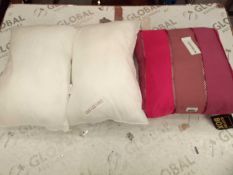 Lot to contain 3 assorted scatter cushions