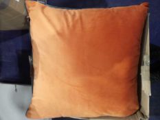 Lot to contain 4 assorted Scatter cushions