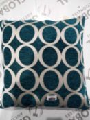 Lot to contain 3 designer scatter cushions