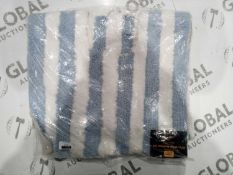 Lot to contain 2 ehc blue and white stripe bath room set