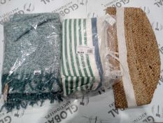 Lot to contain 2 designer throws
