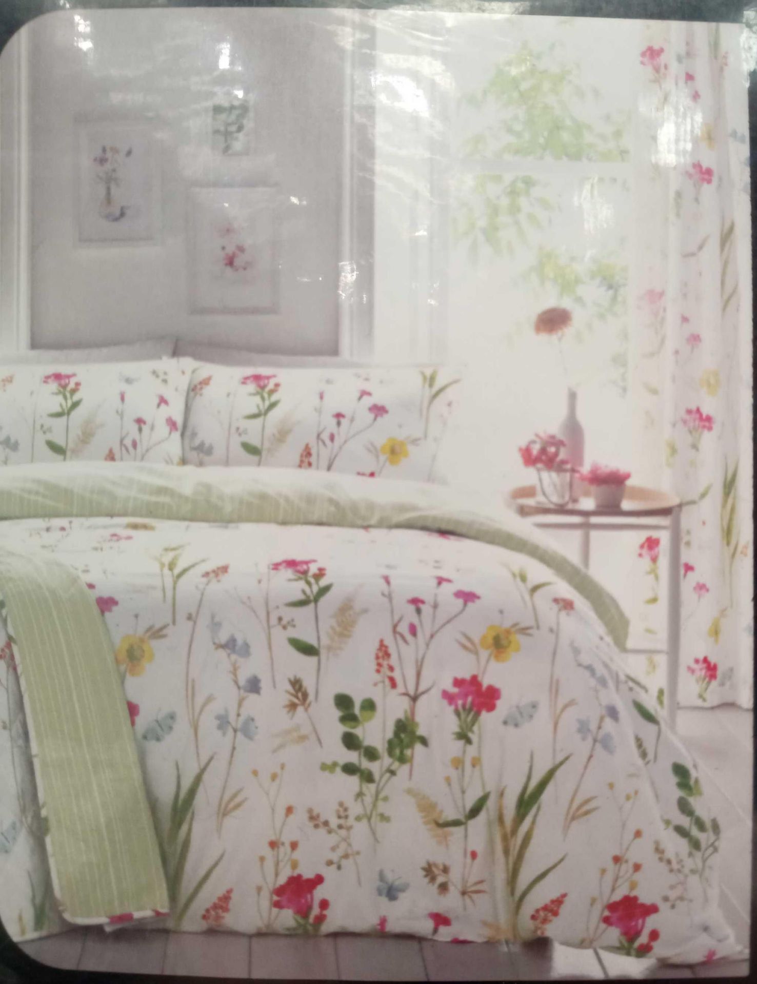 Bagged dreams & drapes floral bedspread