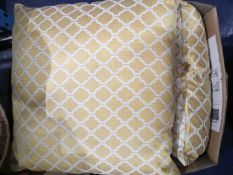 Lot to contain 4 assorted Scatter cushions