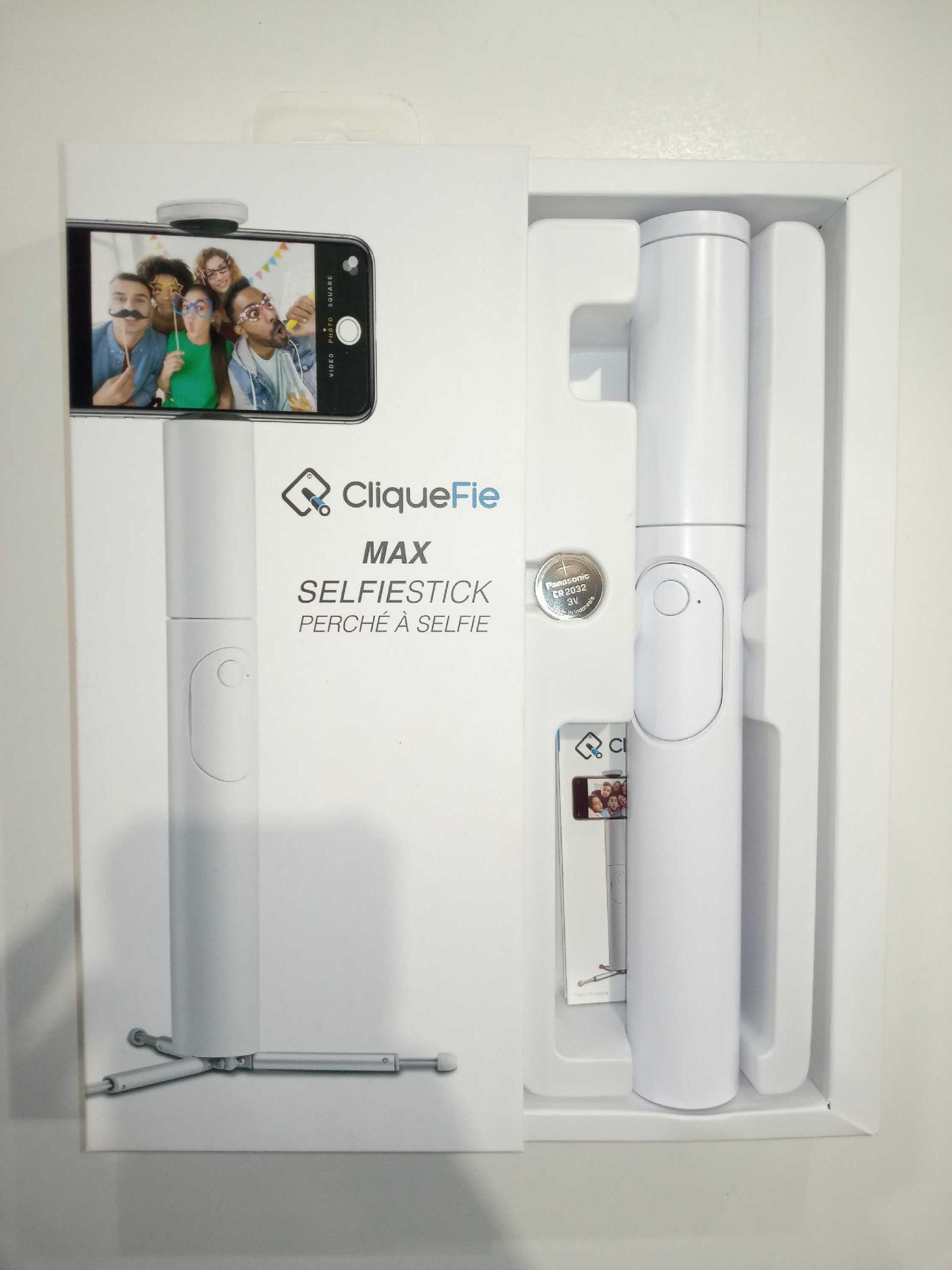Lots To Contain 6 Boxed Brand New Cliquefie Max White Selfie Stick With Tripod Combined Rrp £400 (