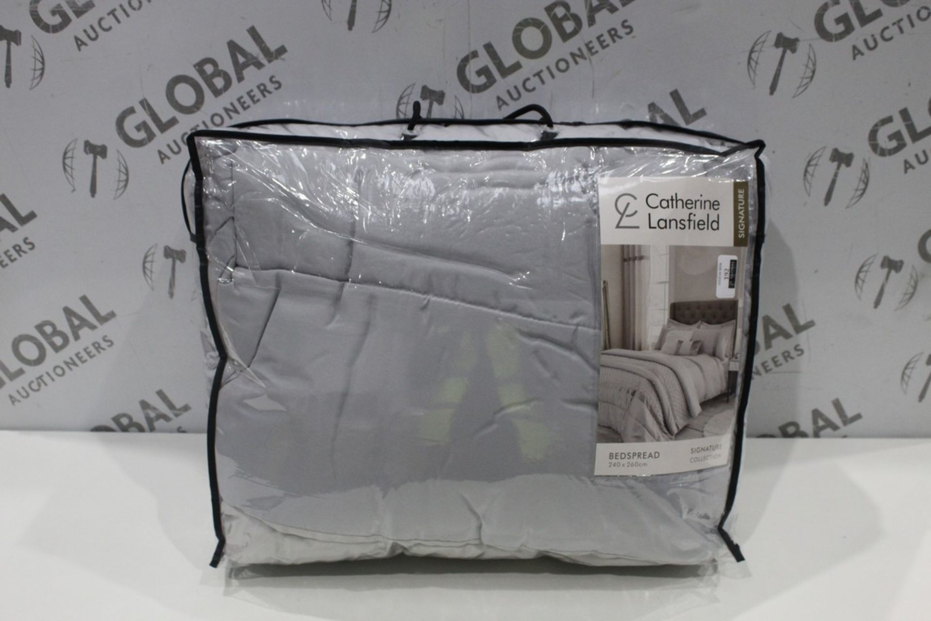 Rrp £80 Bagged Catherine Lansfield Signature Bedspread