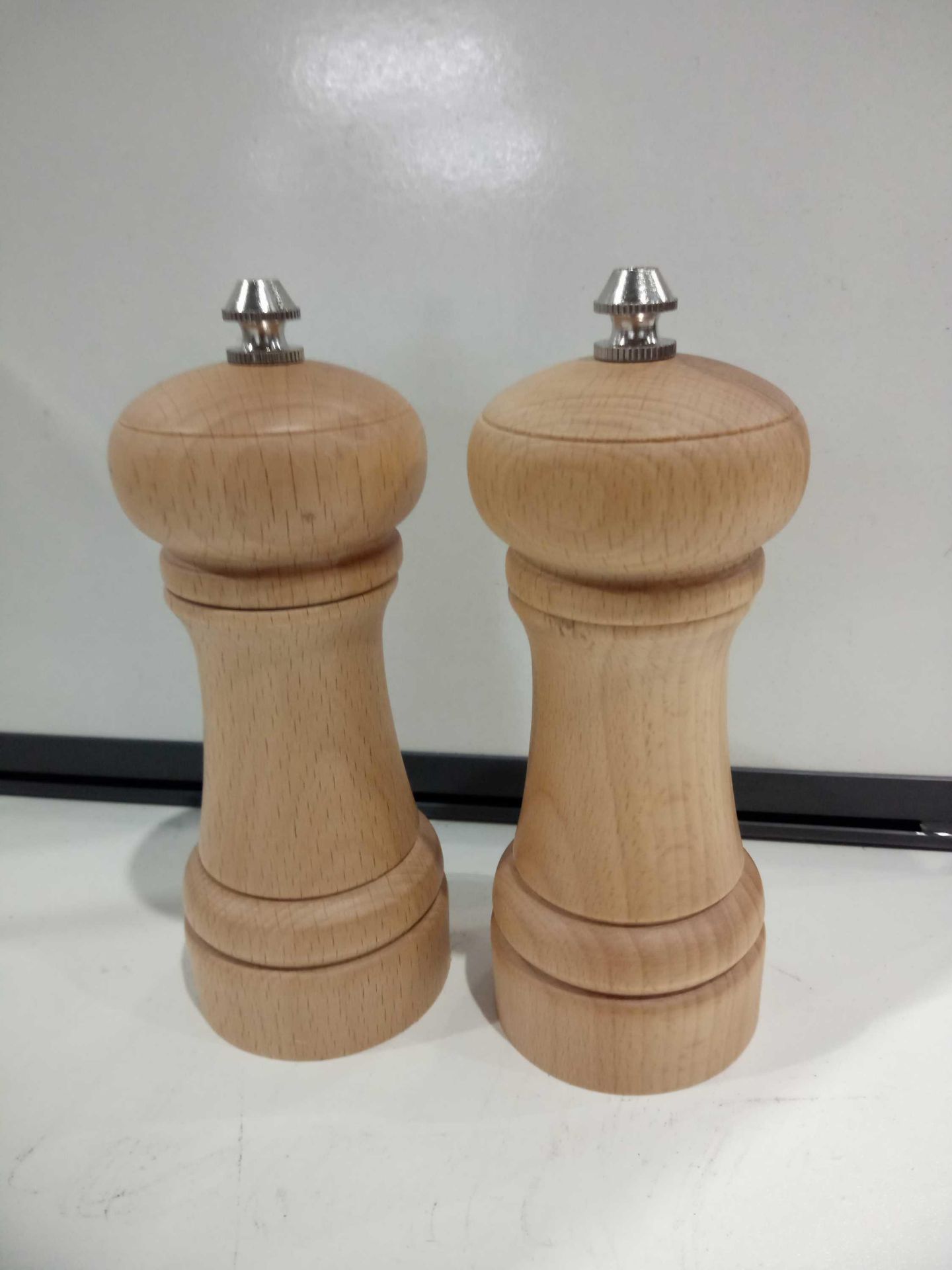 RRP £135 Assorted Kitchen Items Beech Wooden Salt And Pepper Mill Set, Walnuts Salt And Pepper Mills - Image 2 of 4