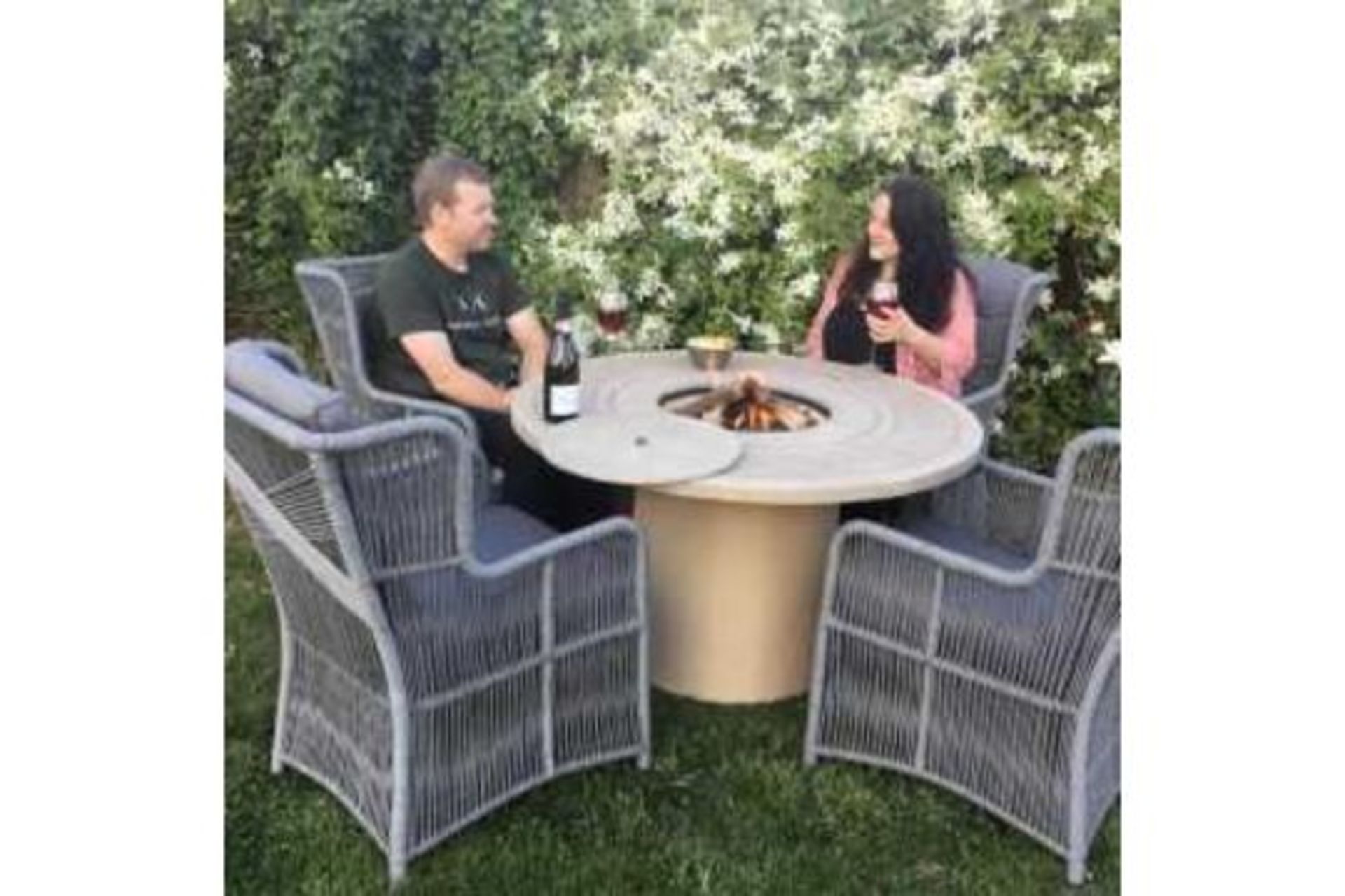 RRP £2495 Mosaic Gas Fire Pit Set With 4 Aluminium Frame Chairs