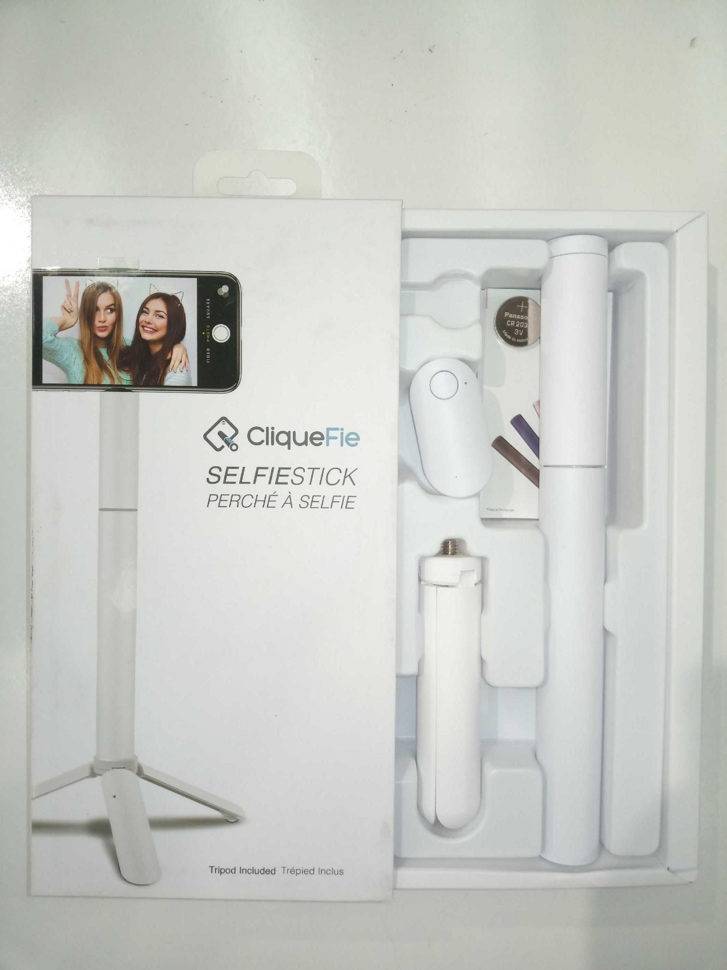 Lot To Contain 6 Boxed Brand Cliquefie White Selfie Stick With Tripod Combined Rrp £360(Appraisals