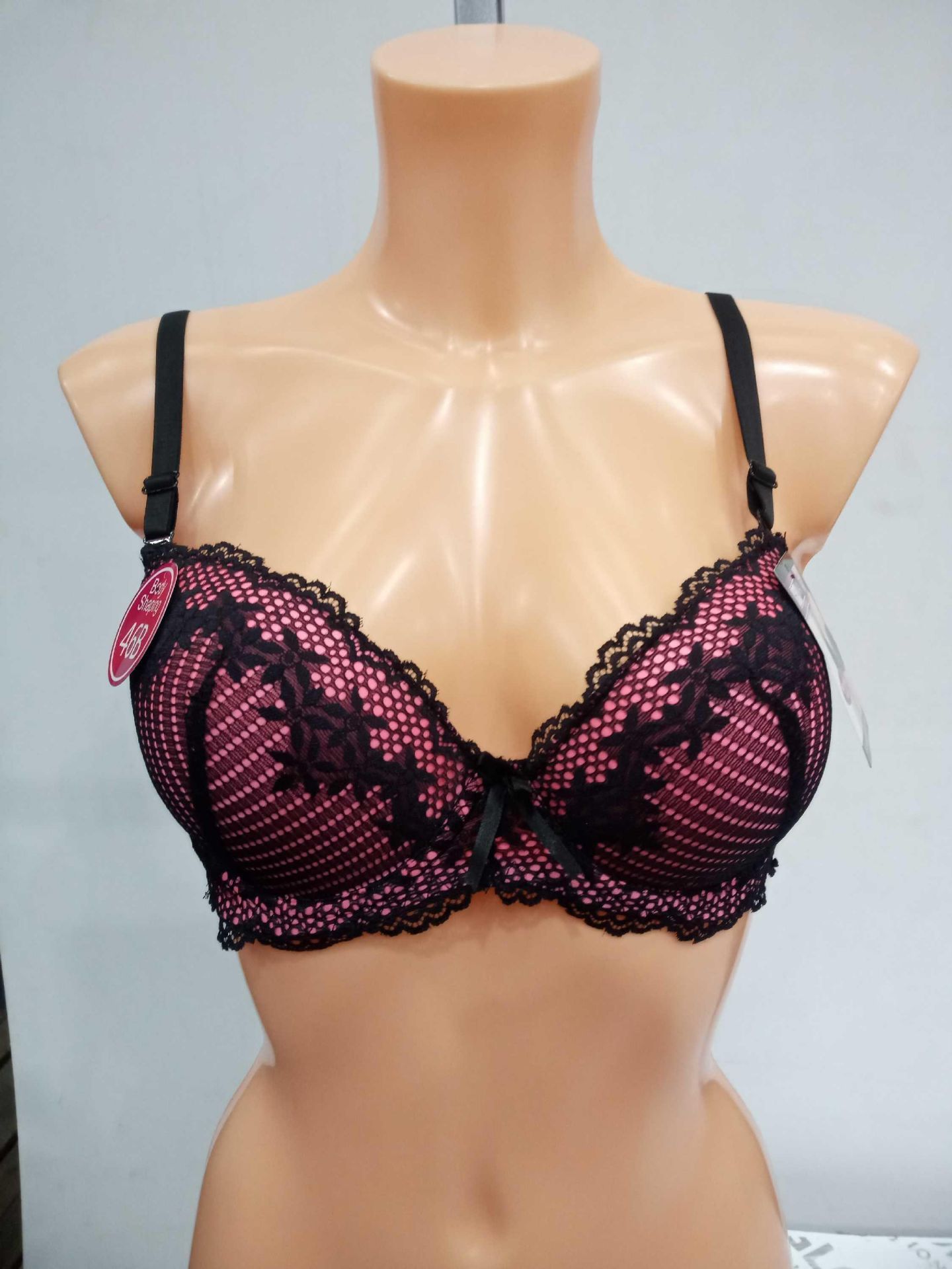 Combined RRP £90 Lot To Contain A Pack Of Hana Pink And Black Designer Bras In Assorted Sizes