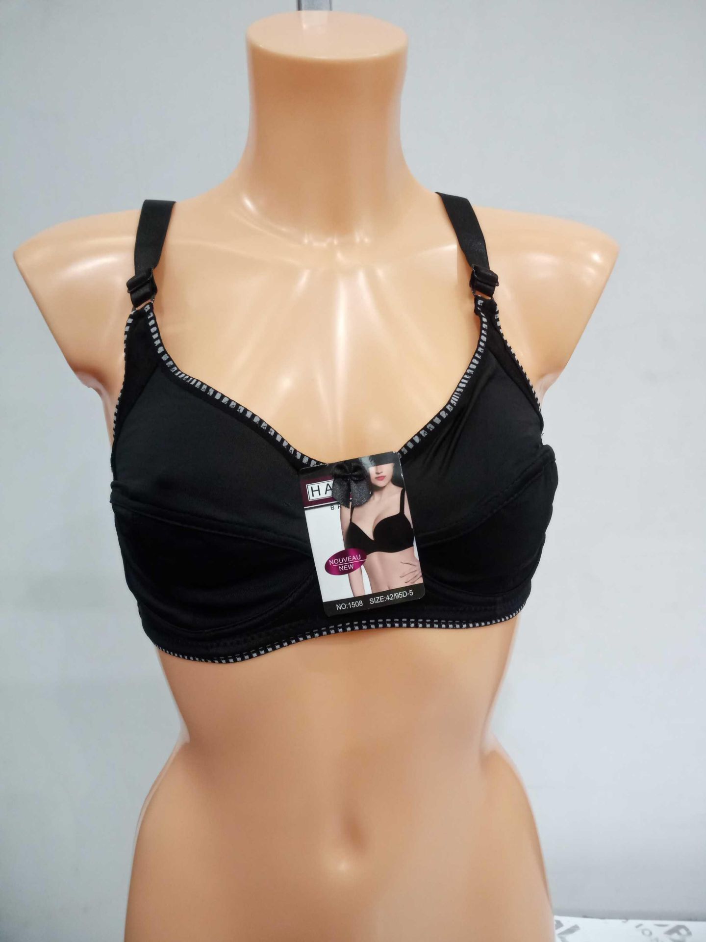 Combined RRP £90 Lot To Contain A Pack Of Hana Black Designer Bras In Assorted Sizes