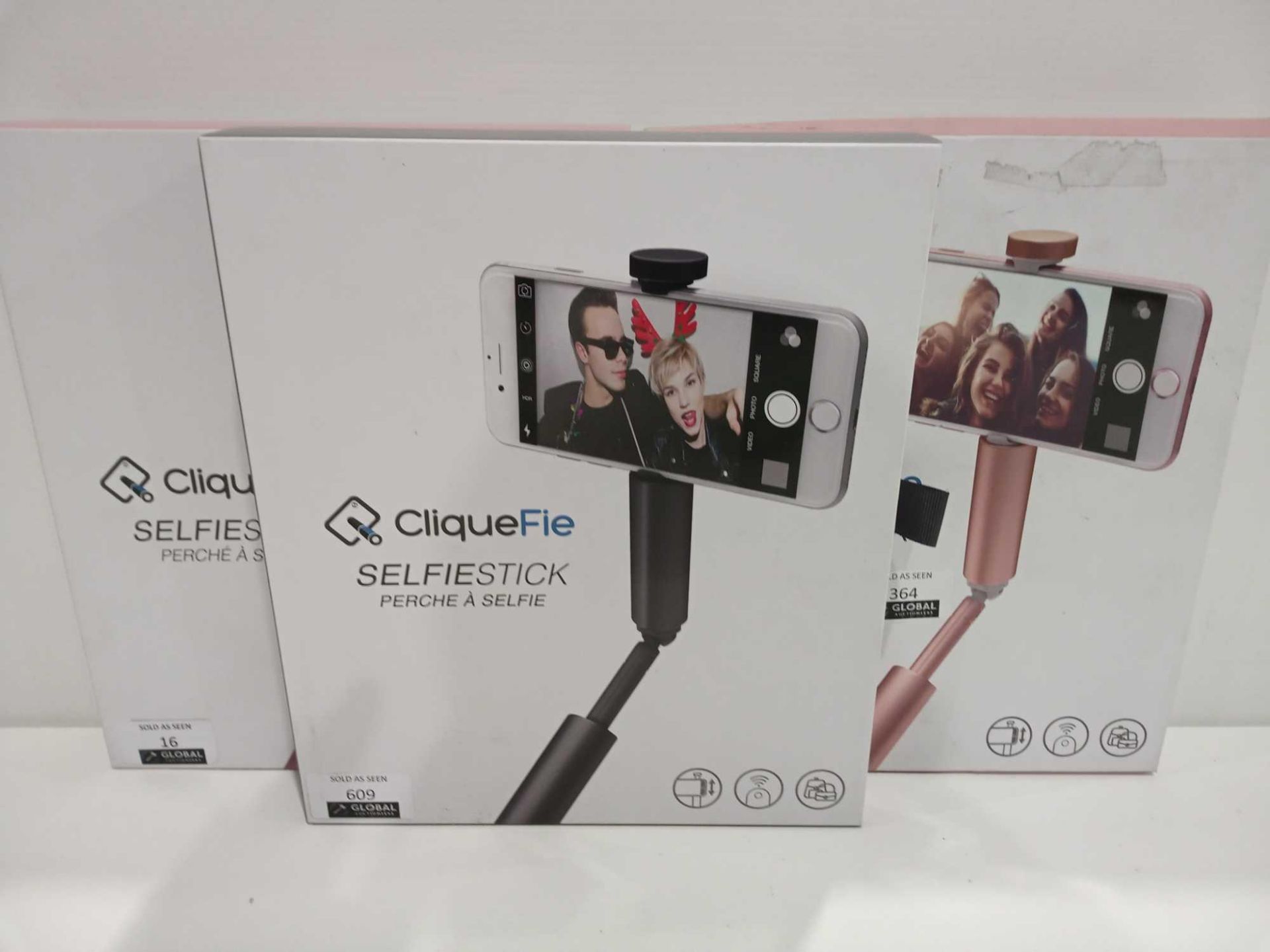 Combined RRP £90 Lot To Contain 3 Assorted Cliquefie Selfie Stick