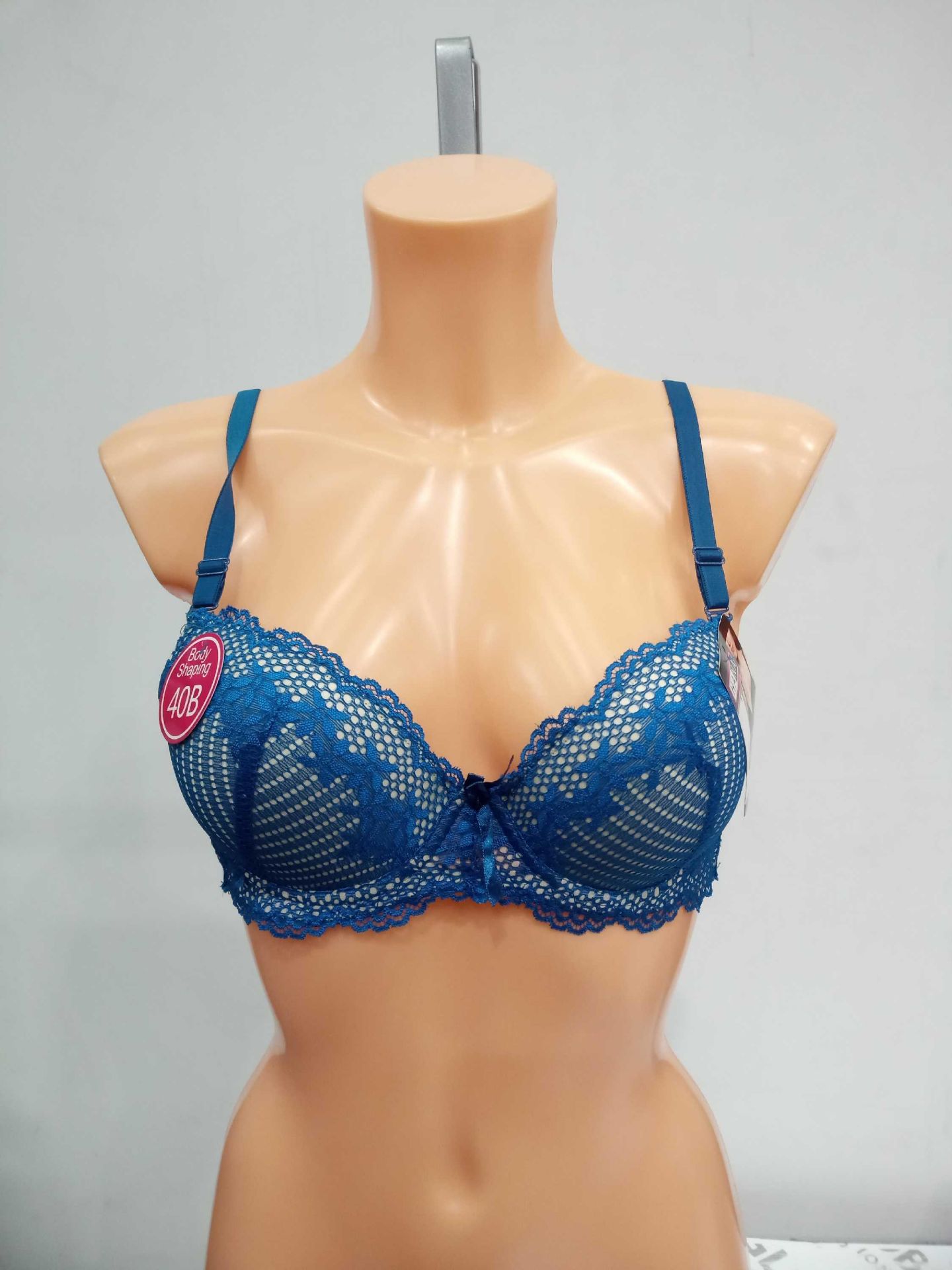 Combined RRP £90 Lot To Contain A Pack Of Hanan Blue Designer Bras Assorted Sizes