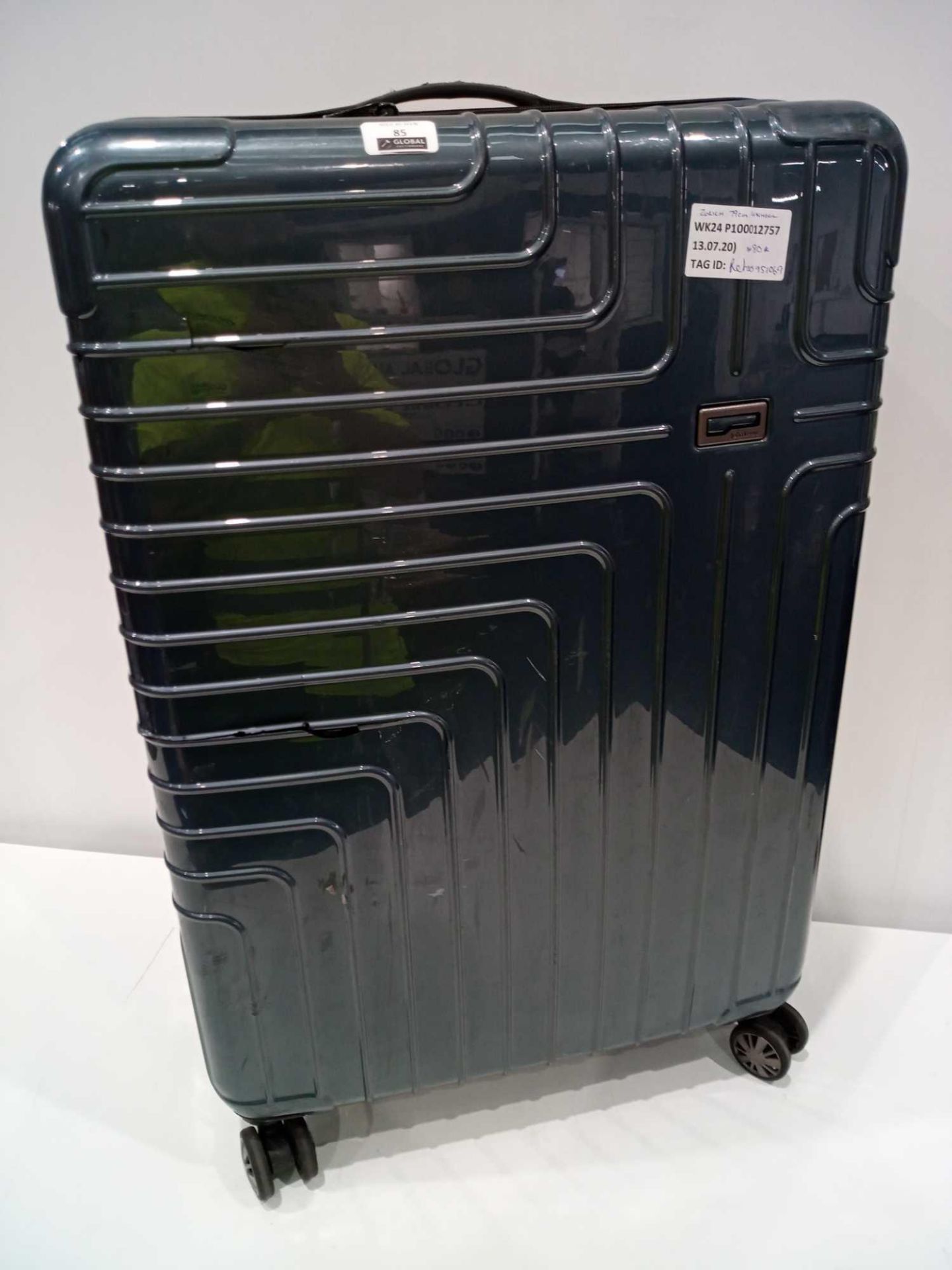 RRP £80 Unboxed Zurich 79Cm 4 Wheel Suitcase(In Need Of Attention)