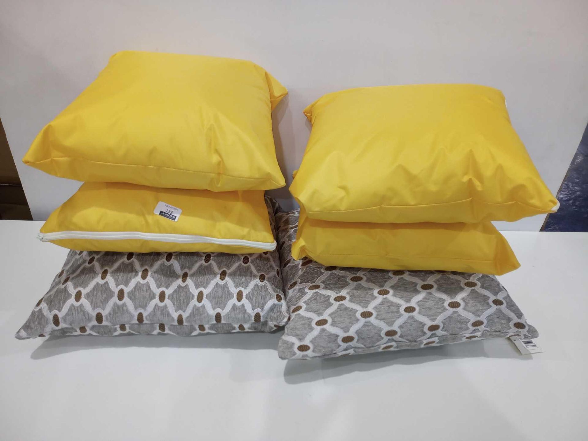 RRP £15-£20 Each Assorted Scatter Cushions
