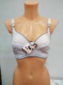 Combined Rrp £240 Lot To Contain 24 Hana White 1508 Ladies Bra