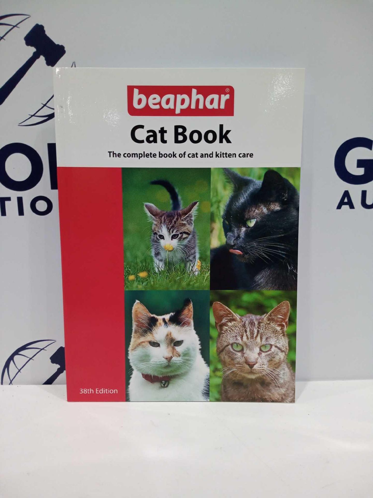 Combined RRP £200 To Contain 40 Brand New Beaphar Complete Book Of Cat And Kitten Care Guidance Book - Image 2 of 2