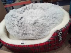 Combined Rrp £80 Lot To Contain 2 Assorted Designer Pet Beds