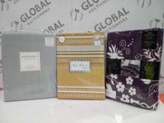 Combined RRP £150 Lot To Contain 3 Assorted King Size Duvet Sets