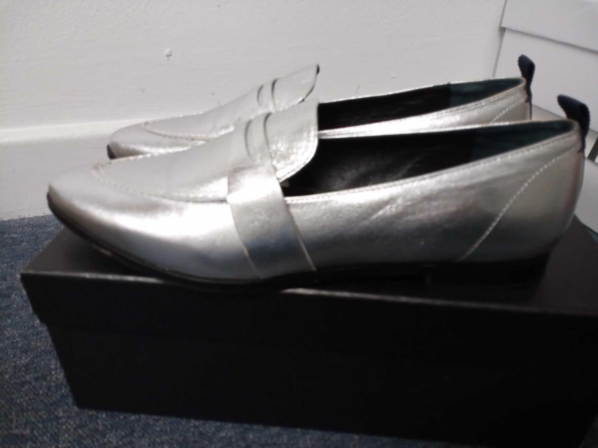 RRP £59 John Lewis KIN Ginny Pointed Suede Loafers In Silver Size 6 (00100894) - Image 2 of 3