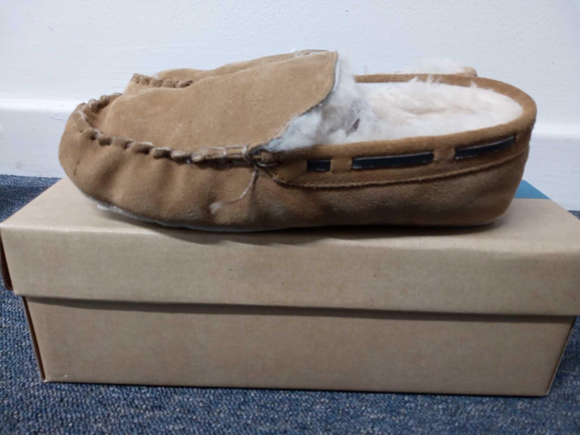 RRP £35 John Lewis And Partners Childrens Suede Moccasin Slippers Size 3 (1487208) - Image 2 of 2