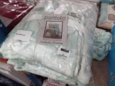 Combined Rrp £100 Lot To Contain 2 Portfolio Pascal Throws