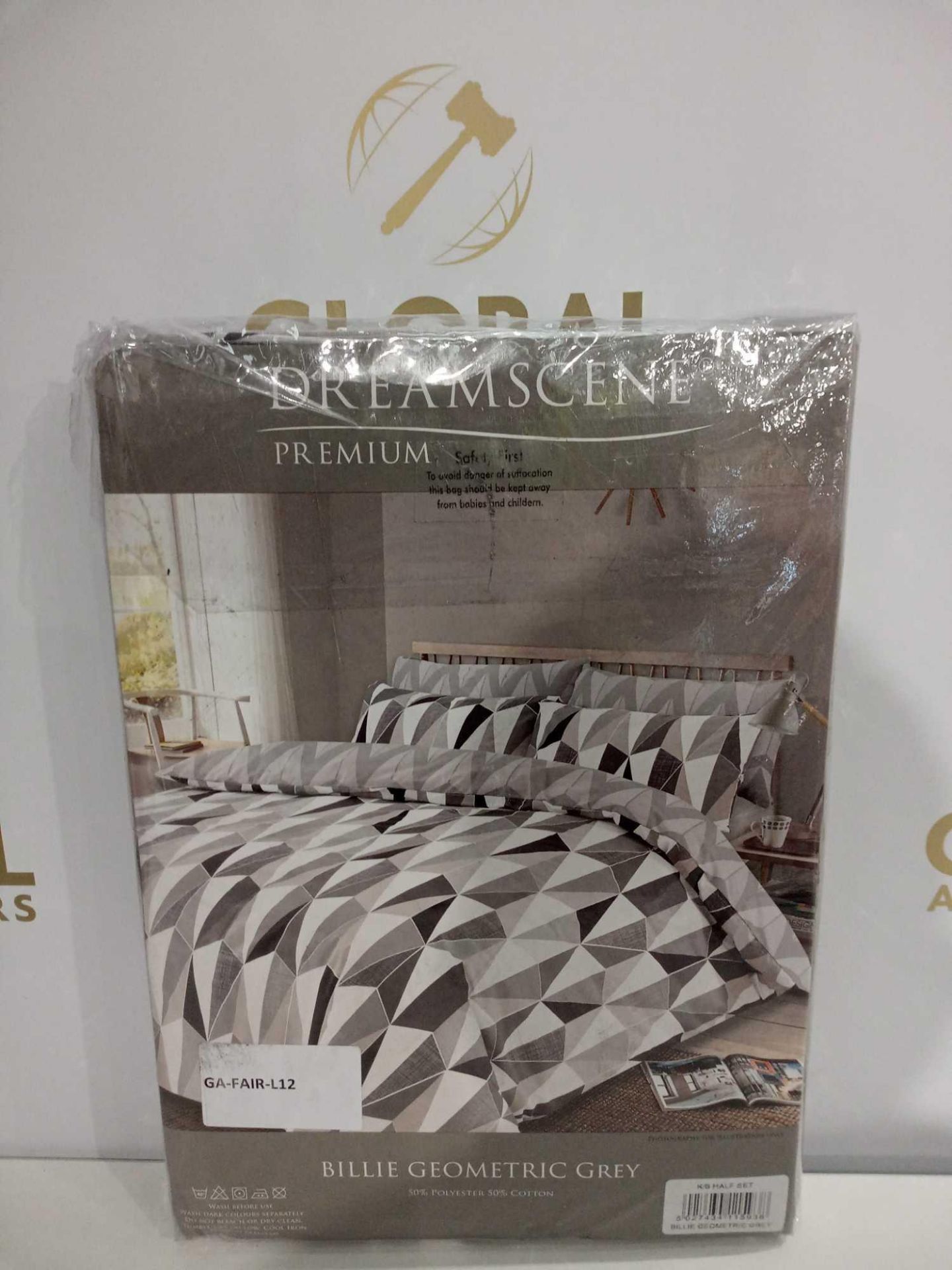 Rrp £170 Lot To Contain 4 Assorted King-Size Duvet Sets Include A Dream Scene Billy Geometric Grey D - Image 5 of 5