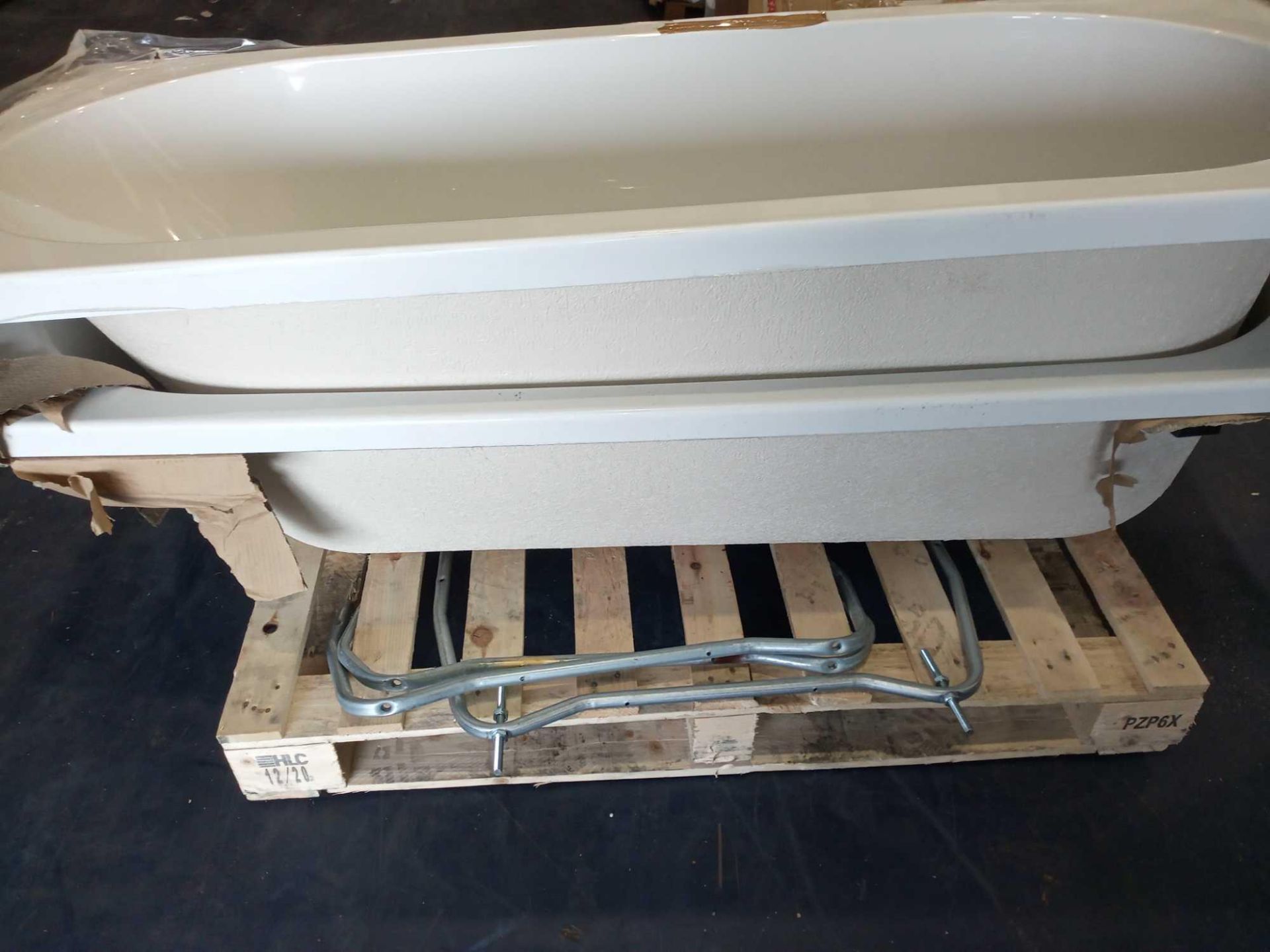 Pallet To Contain 2 White Designer Bath Tubs - Image 3 of 3