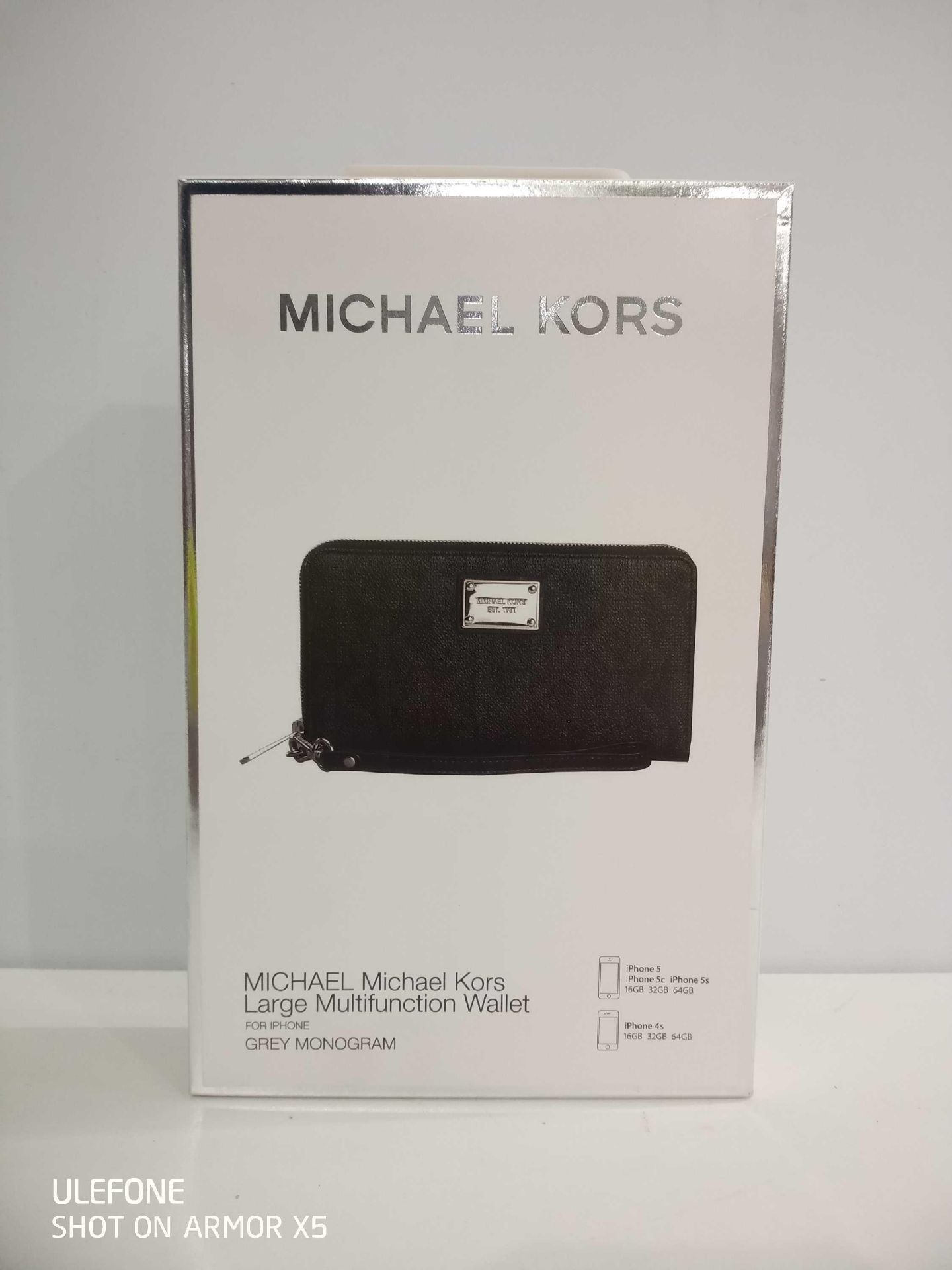 RRP £100 Boxed Michael Kors Grey Monogram Large Multifunction Purse Or Wallet For Iphone 5 - Image 6 of 6