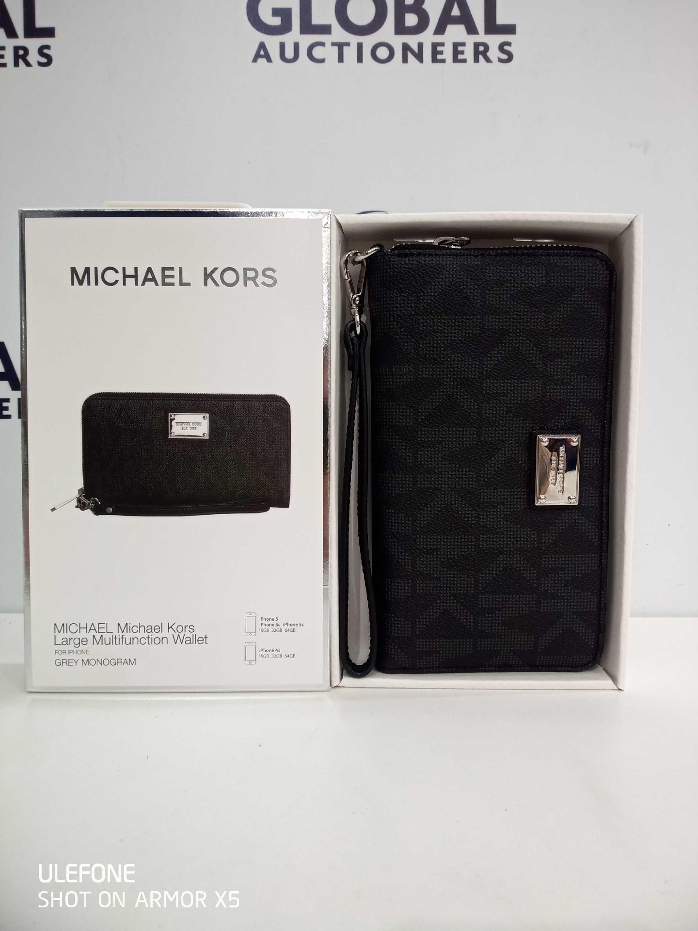 RRP £100 Boxed Michael Kors Grey Monogram Large Multifunction Purse Or Wallet For Iphone 5 - Image 4 of 6