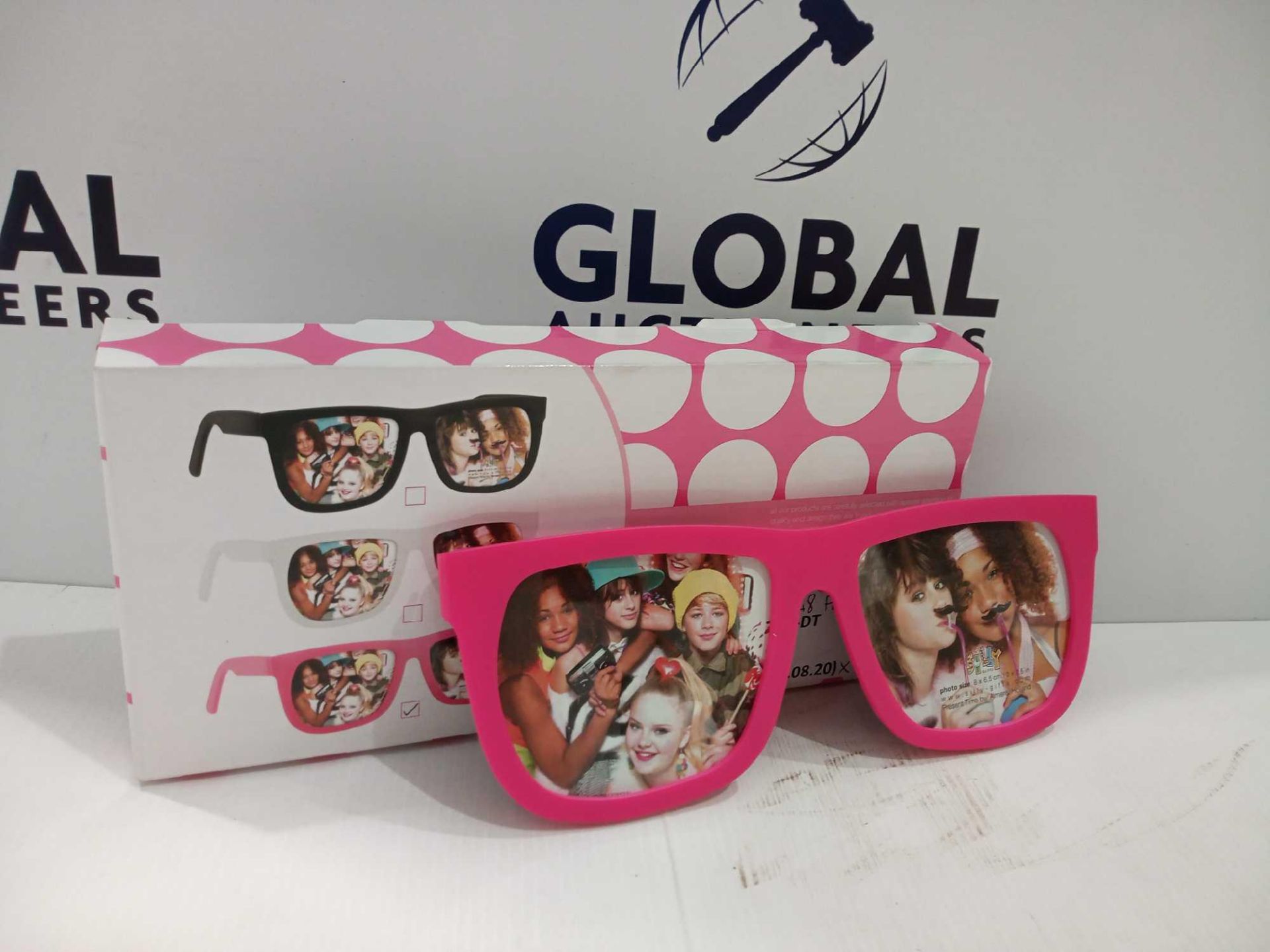 Rrp £200 Box To Contain 48 Brand New Holiday View Silly Fun Photo Frame Glasses