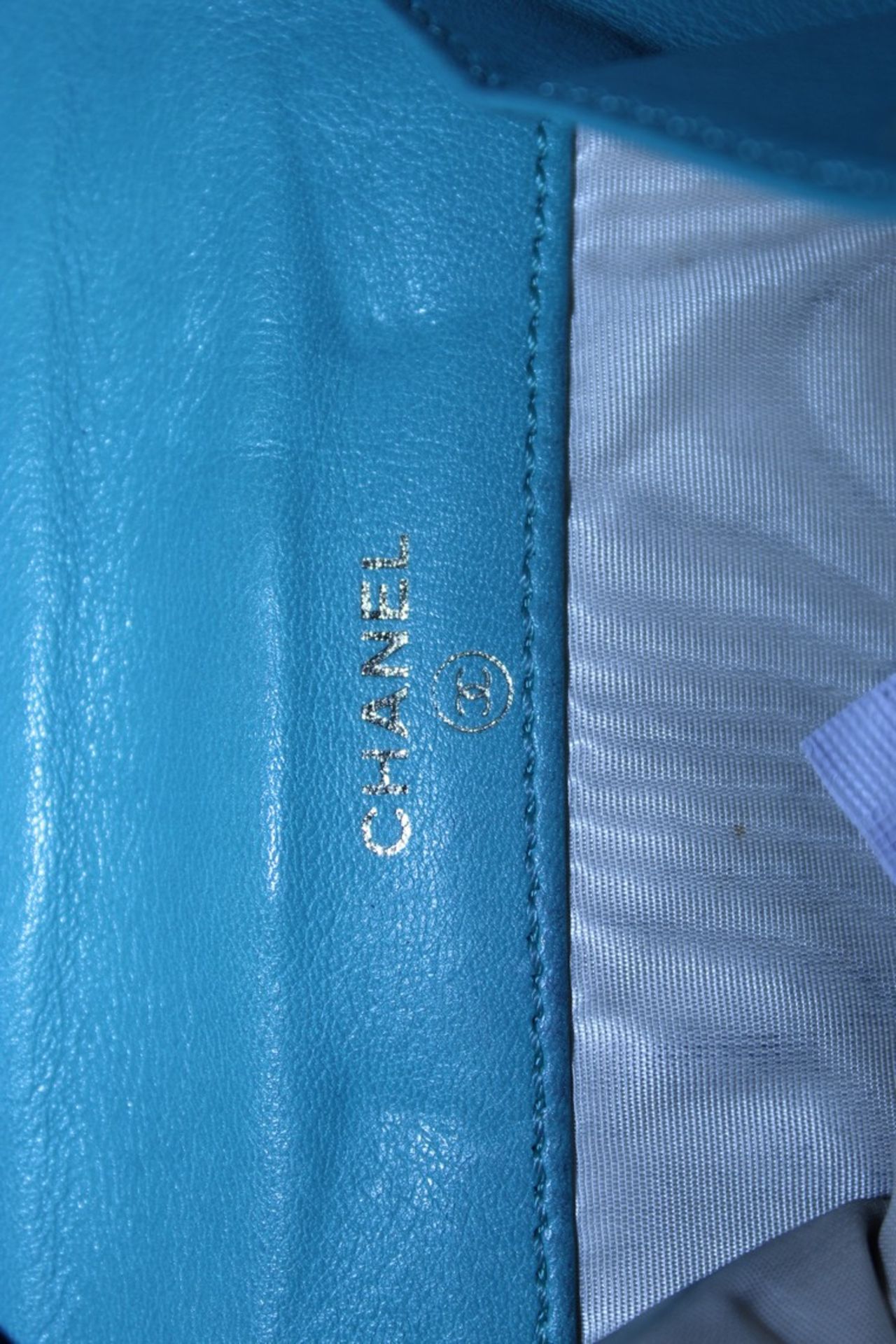 Rrp £950 Gucci 12X10X2Cm Calf/Caviar Leather Gold Hardware Trifold Turqoise Flap Luxury Wallet. - Image 3 of 4