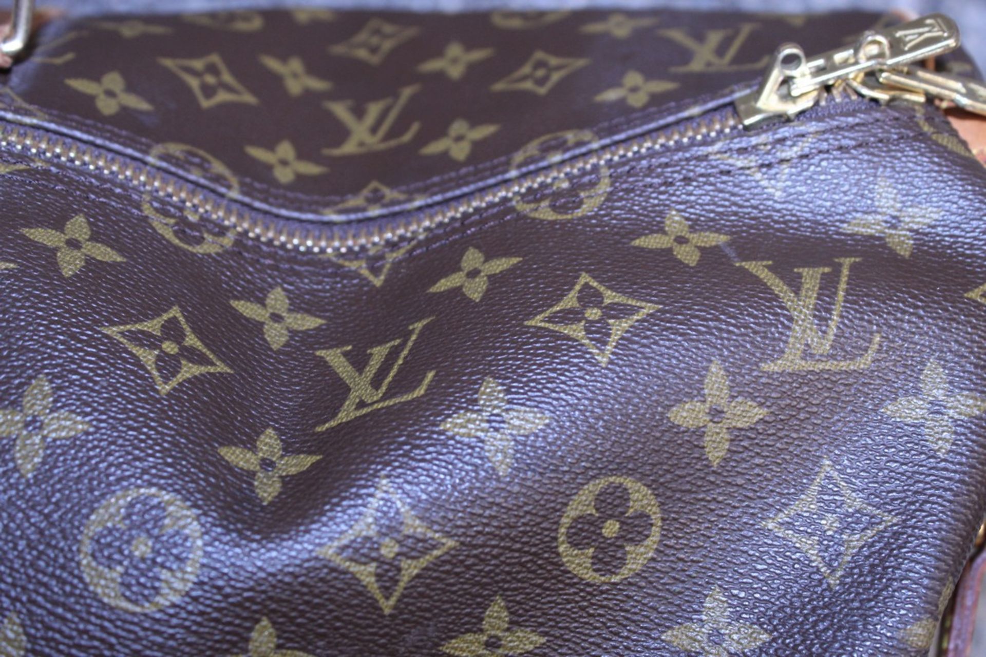 RRP £1,440 Louis Vuitton Keepall Bandouliere 55 Shoulder Bag - Image 4 of 6