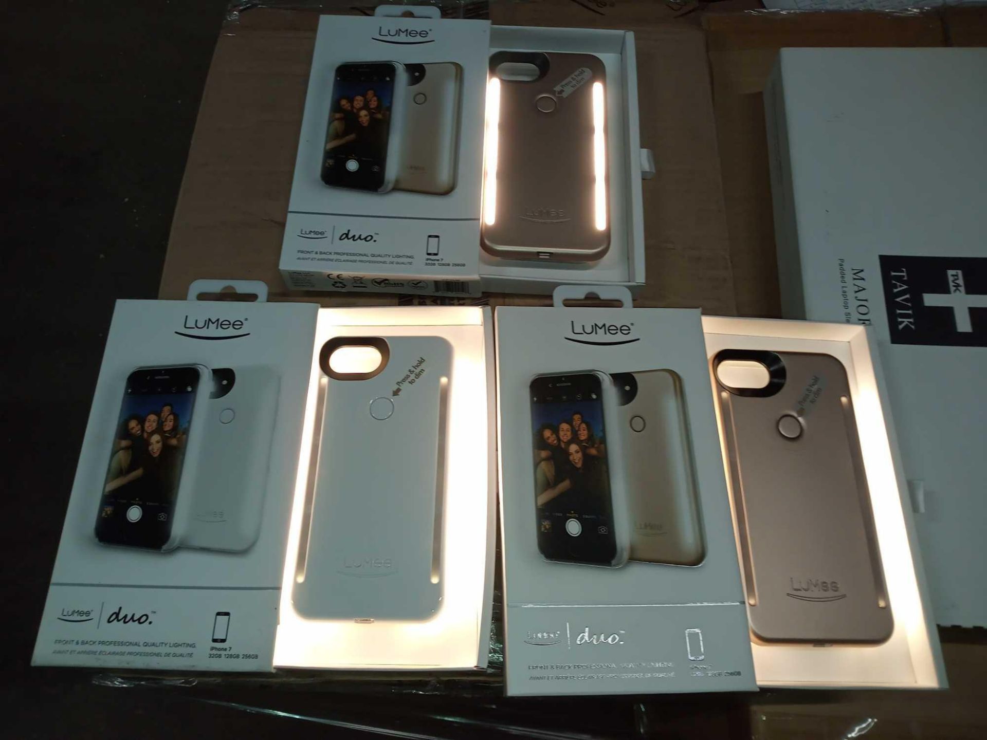 RRP £18,950 Pallet To Contain Approximately 1647 Brand New Boxed Lumee Iphone Cases